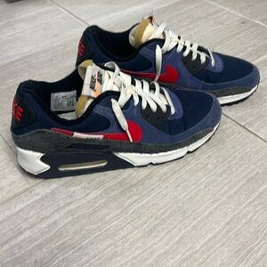 Nike Air Max shoes!! Brand new only worn a few times.